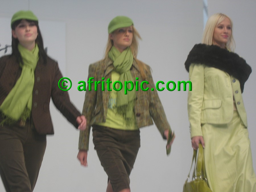 ../Images/Krefeld-Strssenmodenschau-2005 088.jpg